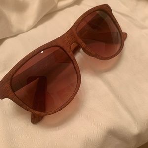Wooden frame sunglasses